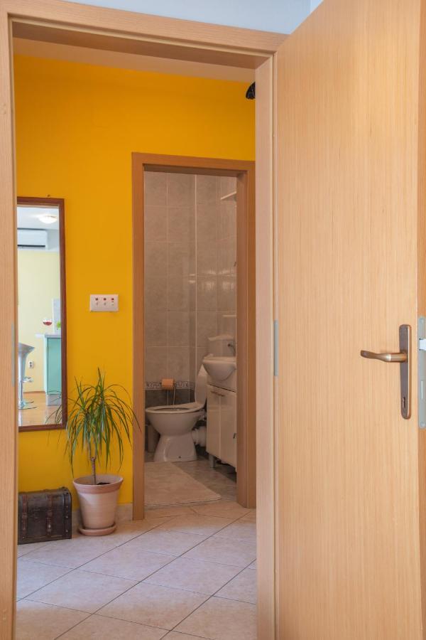Apartman Silvija Ossero Esterno foto